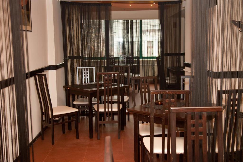 Hotel Metropol Питешти Экстерьер фото