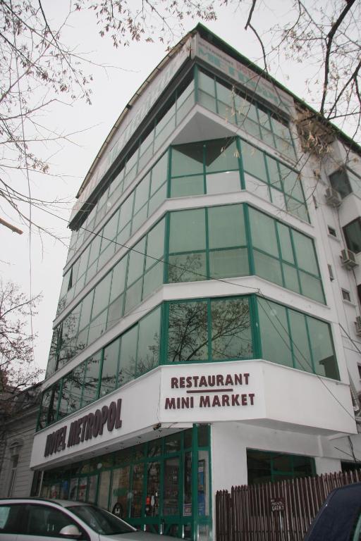 Hotel Metropol Питешти Экстерьер фото