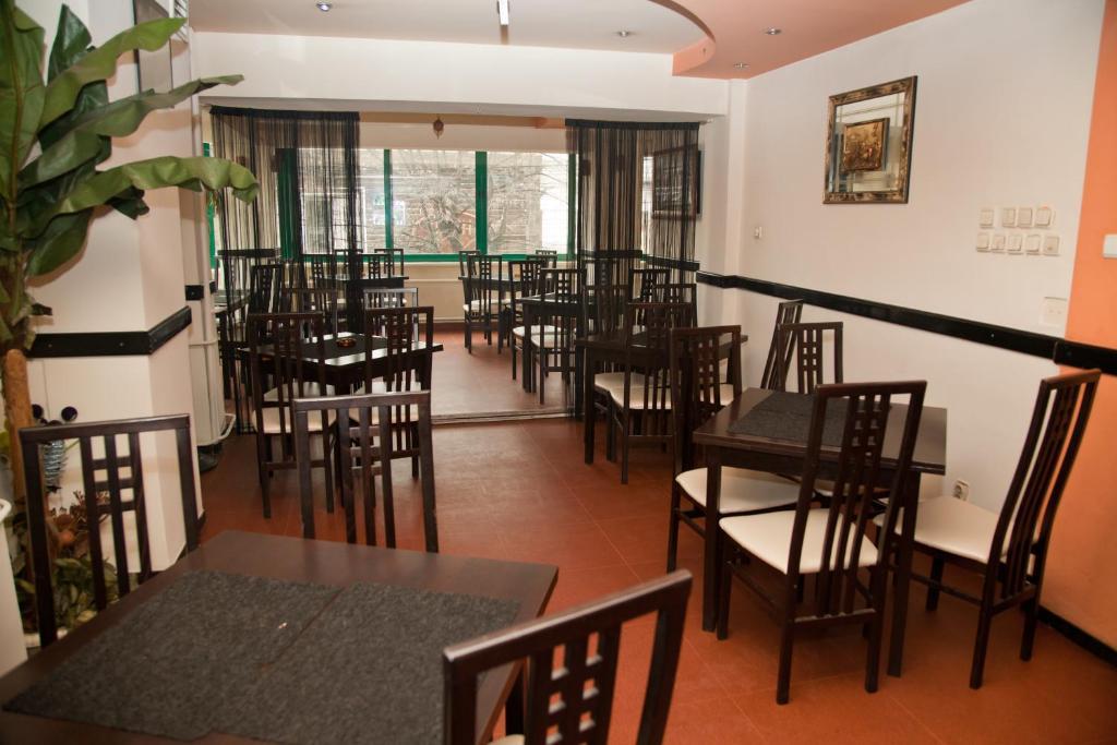 Hotel Metropol Питешти Экстерьер фото