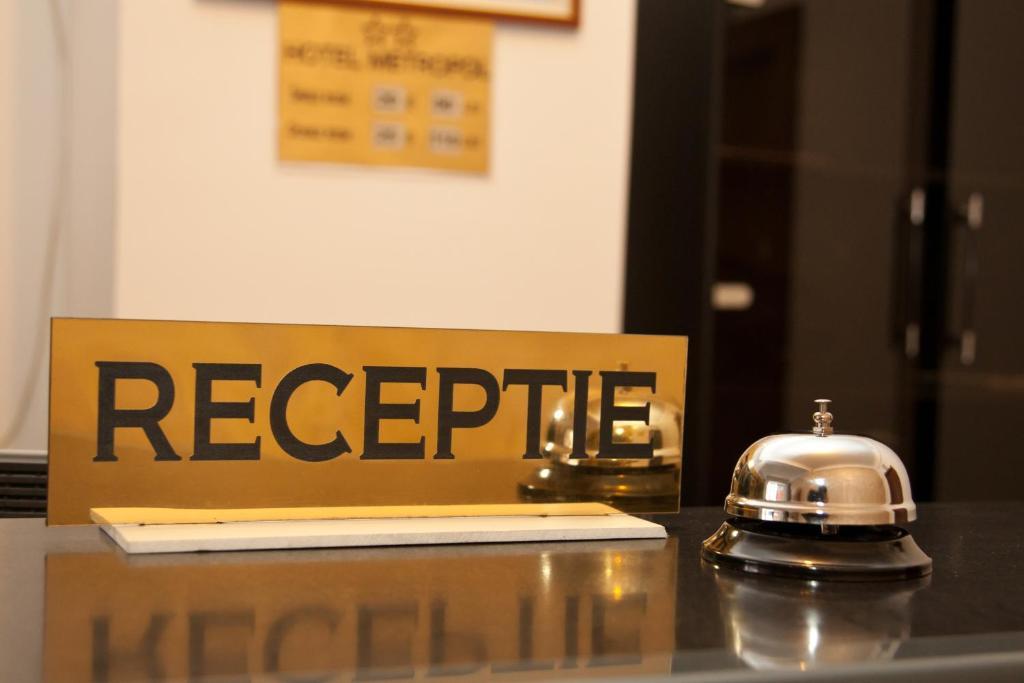Hotel Metropol Питешти Экстерьер фото
