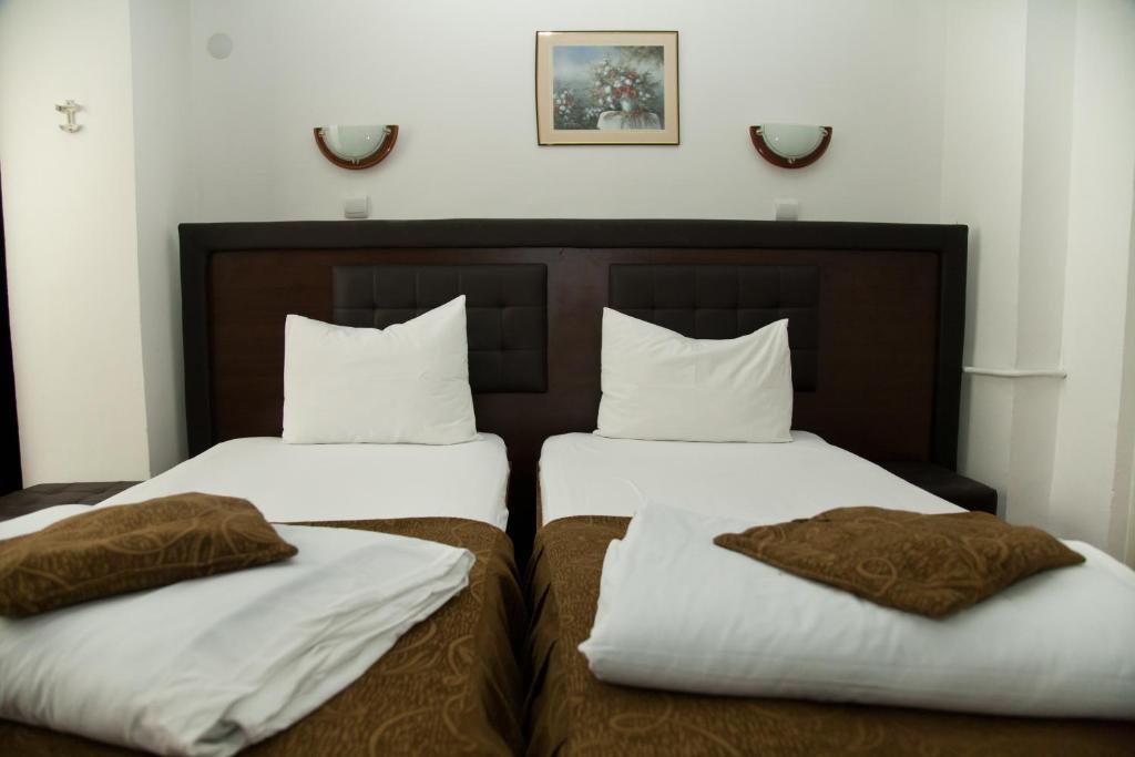 Hotel Metropol Питешти Экстерьер фото
